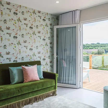 Vintage Charming House * 蓬塔德尔加达